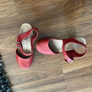 Lotta from stockholm red maryjane clogs